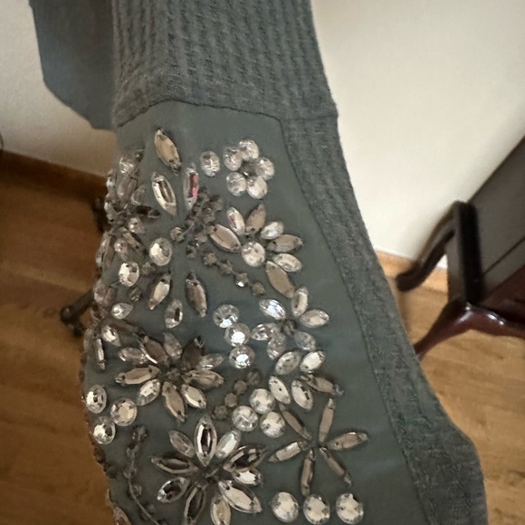 Soft Surroundings Waffle Material With satin Jewel Collar and Sleeves. Large - Picture 5 of 9